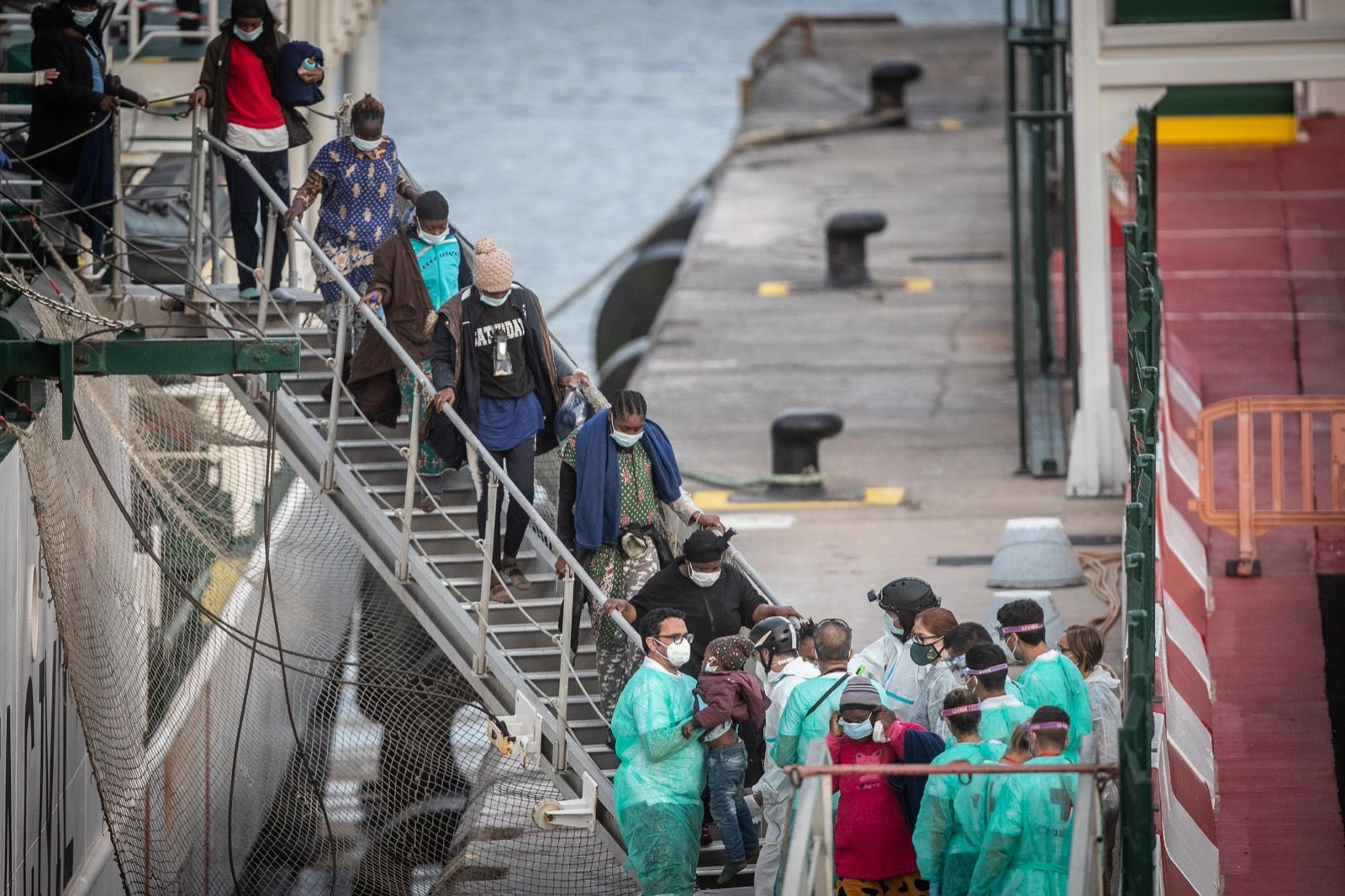 Llegan 54 migrantes a Los Cristianos