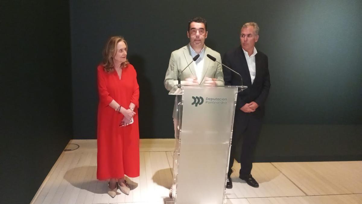 Ángeles Tilve, Luis López y Rafa Domínguez, esta mañana en la presentación de la exposición y las actividades ligadas a la icónica obra de Castelao.
