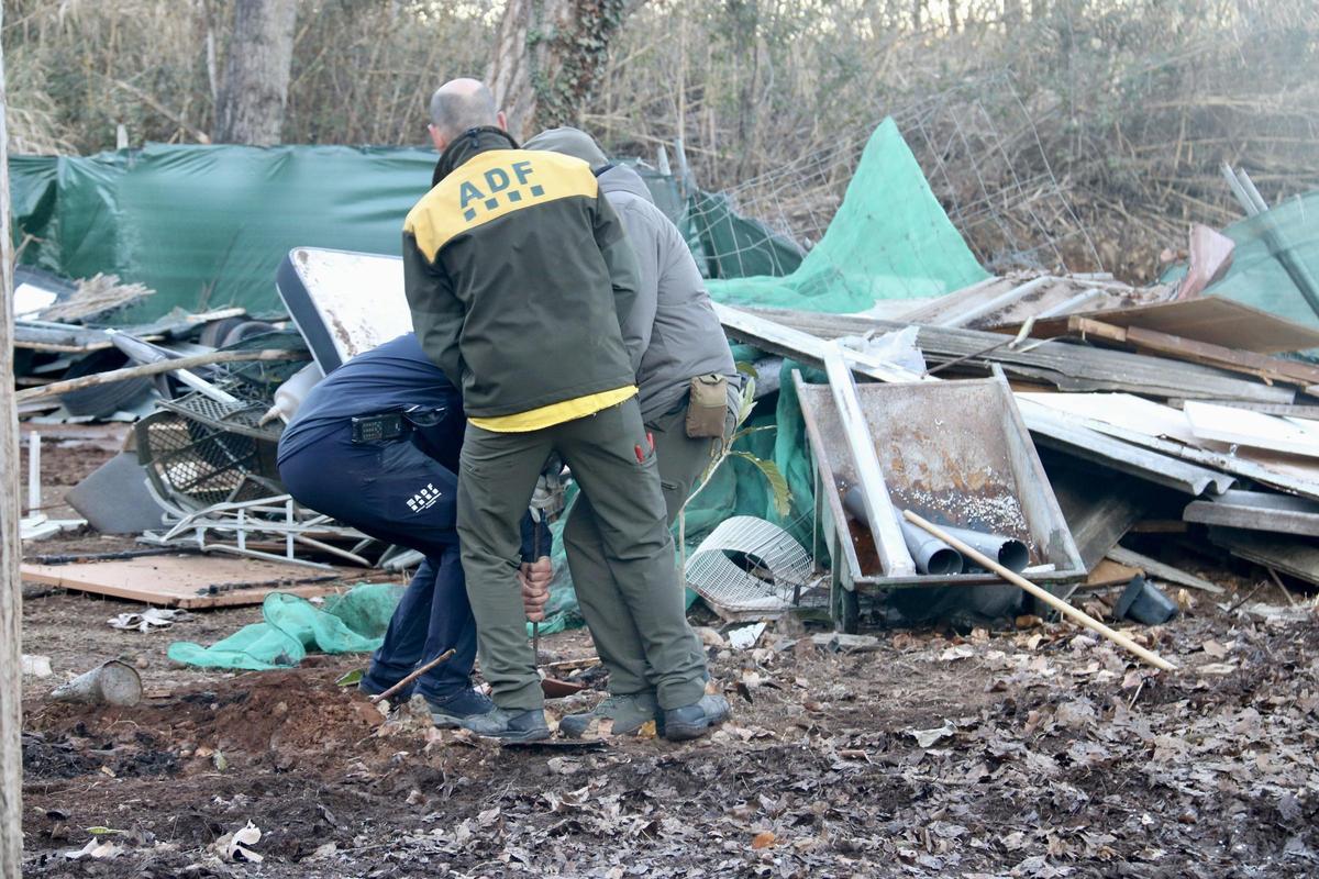 Dispositivo para eliminar un conjunto de barracas junto al Besòs en Montcada i Reixac