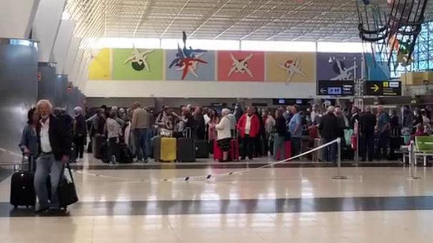 Coronavirus en Canarias | El Aeropuerto de Gran Canaria cerrará dos terceras partes del Edificio Terminal