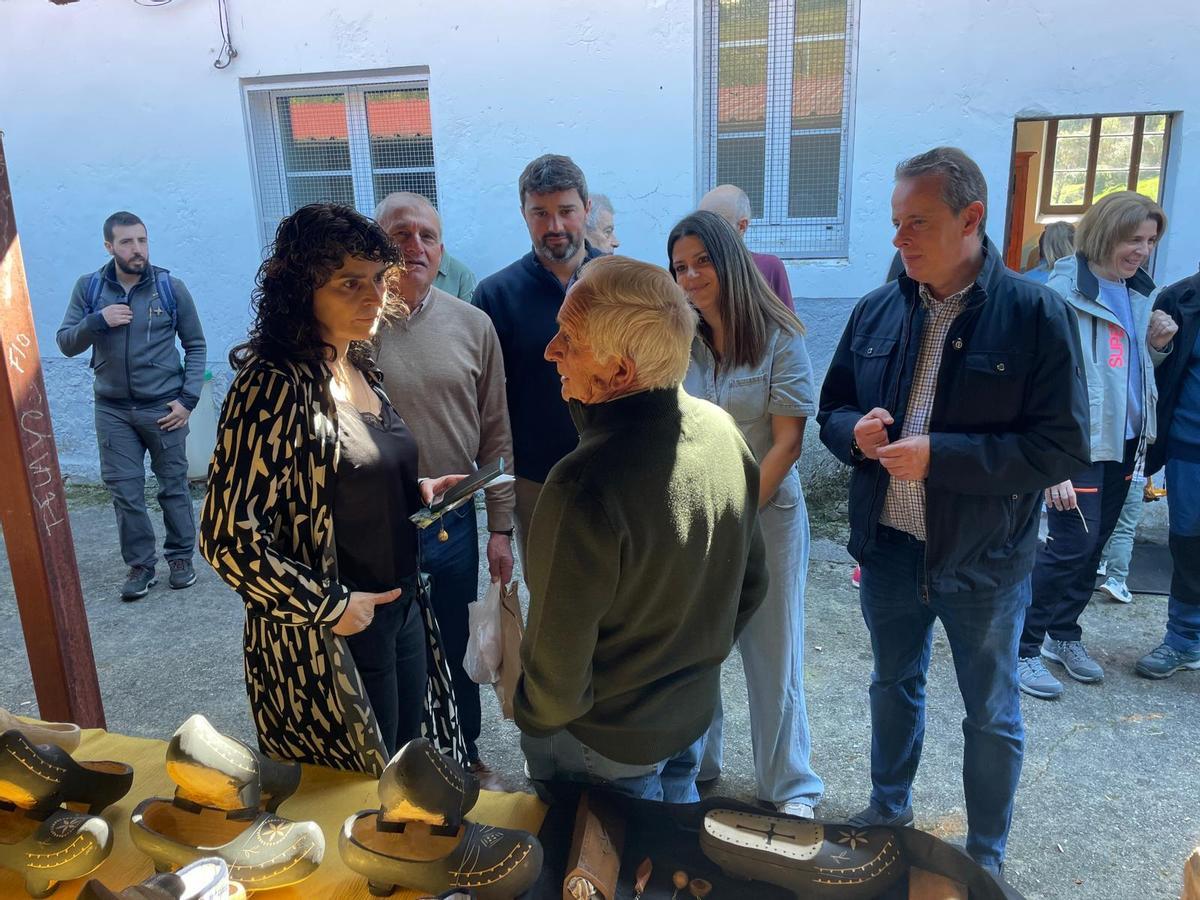 En imágenes: El Valle de Paredes celebra su feria de oficios y costumbres con un día veraniego