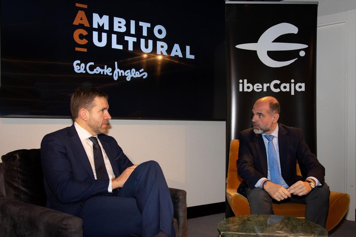 Roberto Ledesma, director territorial de Ibercaja y Francisco Mendoza, Responsable de Instituciones de El Corte Ingles Extremadura.