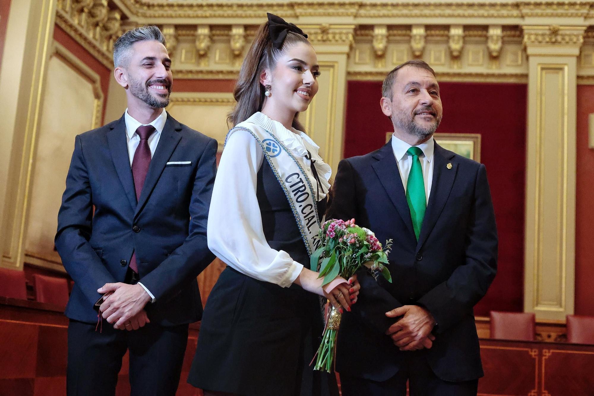 Recepción del alcalde a las candidatas a reinas del Carnaval de Santa Cruz 2024