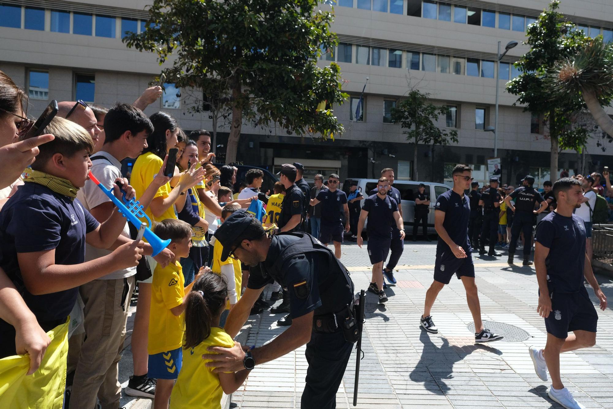 Gobierno de Canarias, Cabildo y Ayuntamiento agasajan a la UD Las Palmas