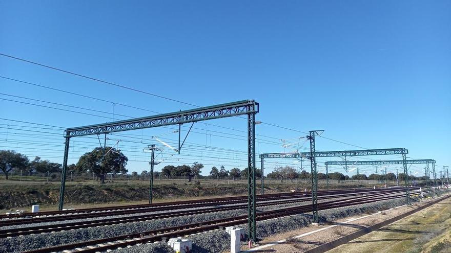 Vías del tramo de tren extremeño