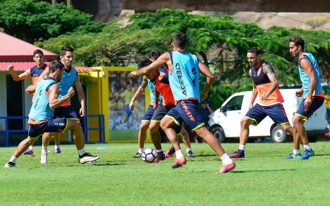 Entrenamiento UD Las Palmas en Barranco Seco ...