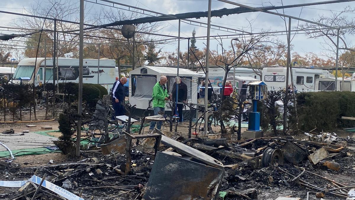 El espacio del camping de Bolnuevo ha quedado calcinado tras el fuego.