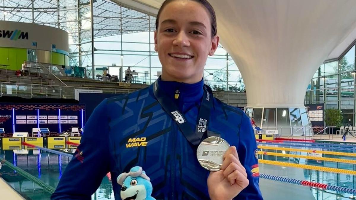 Irene Ciércoles, con su medalla de plata en el último Europeo júnior.