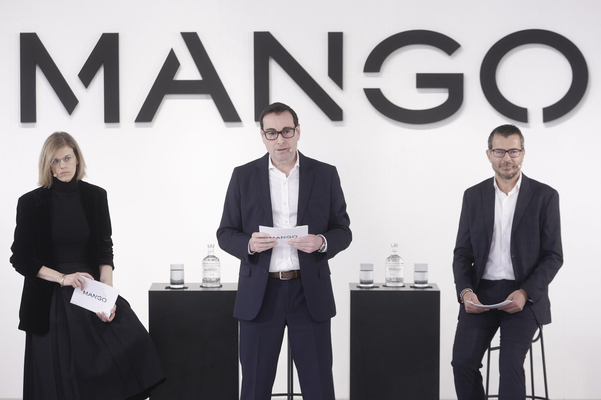 El consejero delegado de Mango, Toni Ruiz, junto a la directora financiera, Margarita Salvans, y el director global de retail, Cesar de Vicente.