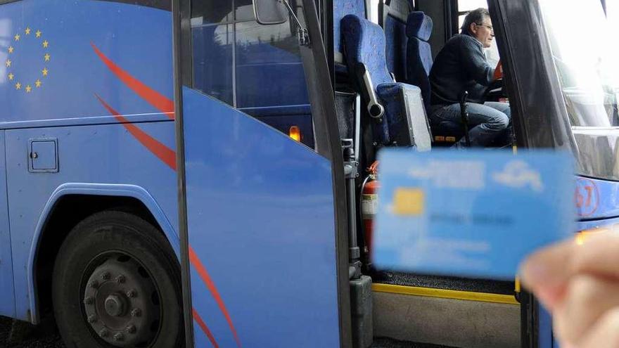 El transporte bonificado para jóvenes beneficia a A Estrada y a Vila de Cruces. // Bernabé/Javier Lalín