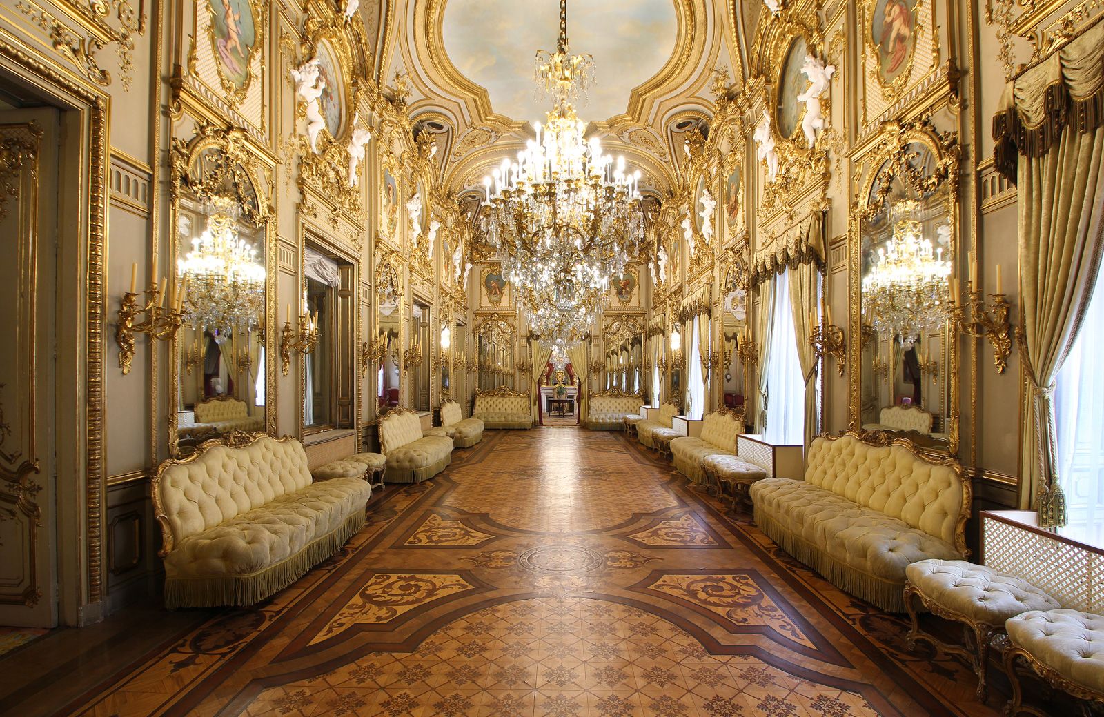 Una de las estancias del Palacio de Fernán Núñez.