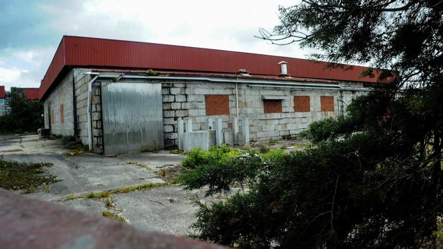 Las viejas naves de Conservas Peña, en Vilaxoán (Vilagarcía). |   //  IÑAKI ABELLA