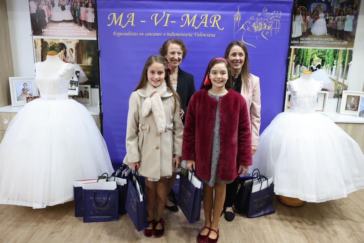 Mavimar entrega los cancanes del traje Siglo XVIII