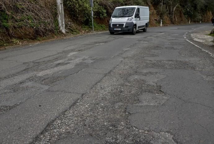 25/01/2018 CUMBRE GRAN CANARIA. Mal estado de las carreteras en la zona de medianías y cumbre de Gran Canaria. Carretera Valleseco a Teror. FOTO: J. PÉREZ CURBELO