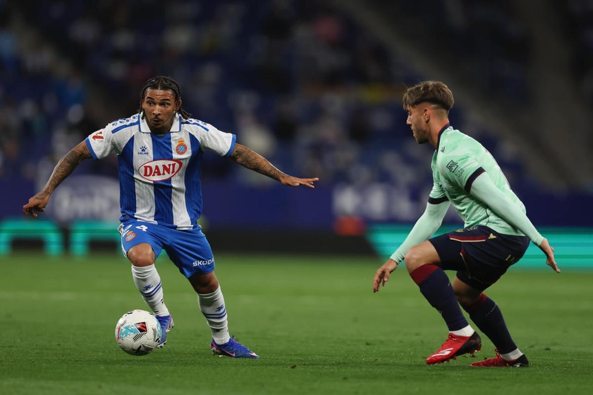 Dolan, en una acción de juego contra el Levante