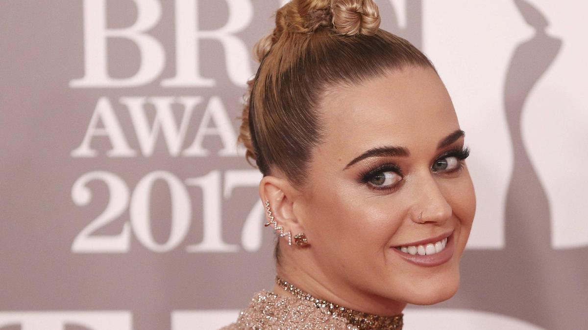 Katy Perry peinado en los 'Brit Awards 2017'