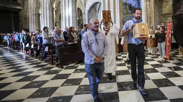 VÍDEO: Más de 500 jóvenes scouts procedentes de toda España se reúnen en Oviedo con motivo de la celebración del reparto de la luz de la paz de Belén
