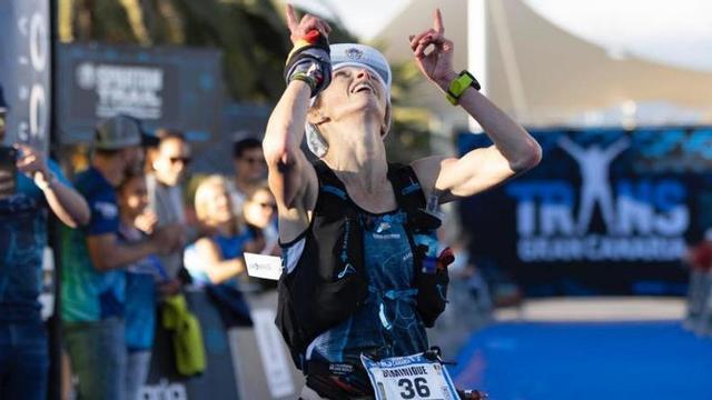 La belga Dominique Van Mechgelen en la meta de la pasada Transgrancanaria