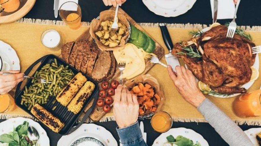 Imagen de una cena navideña