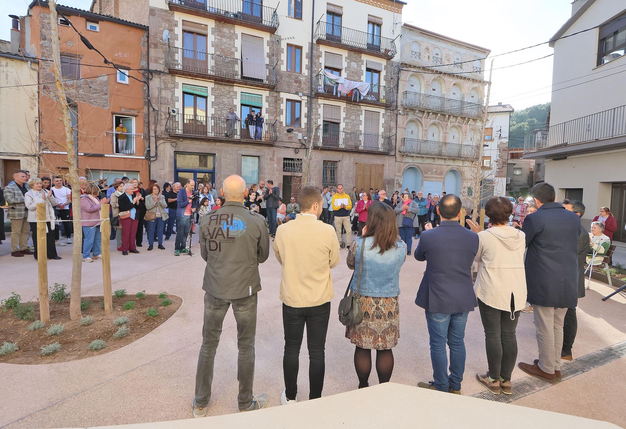 Cardona innagura la renovada plaça de la Coromina