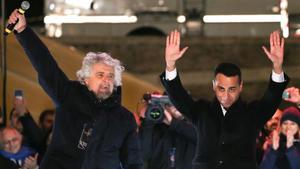 Beppe Grillo y Luigi di Maio, en un mitin del Movimiento 5 Estrellas en Roma.