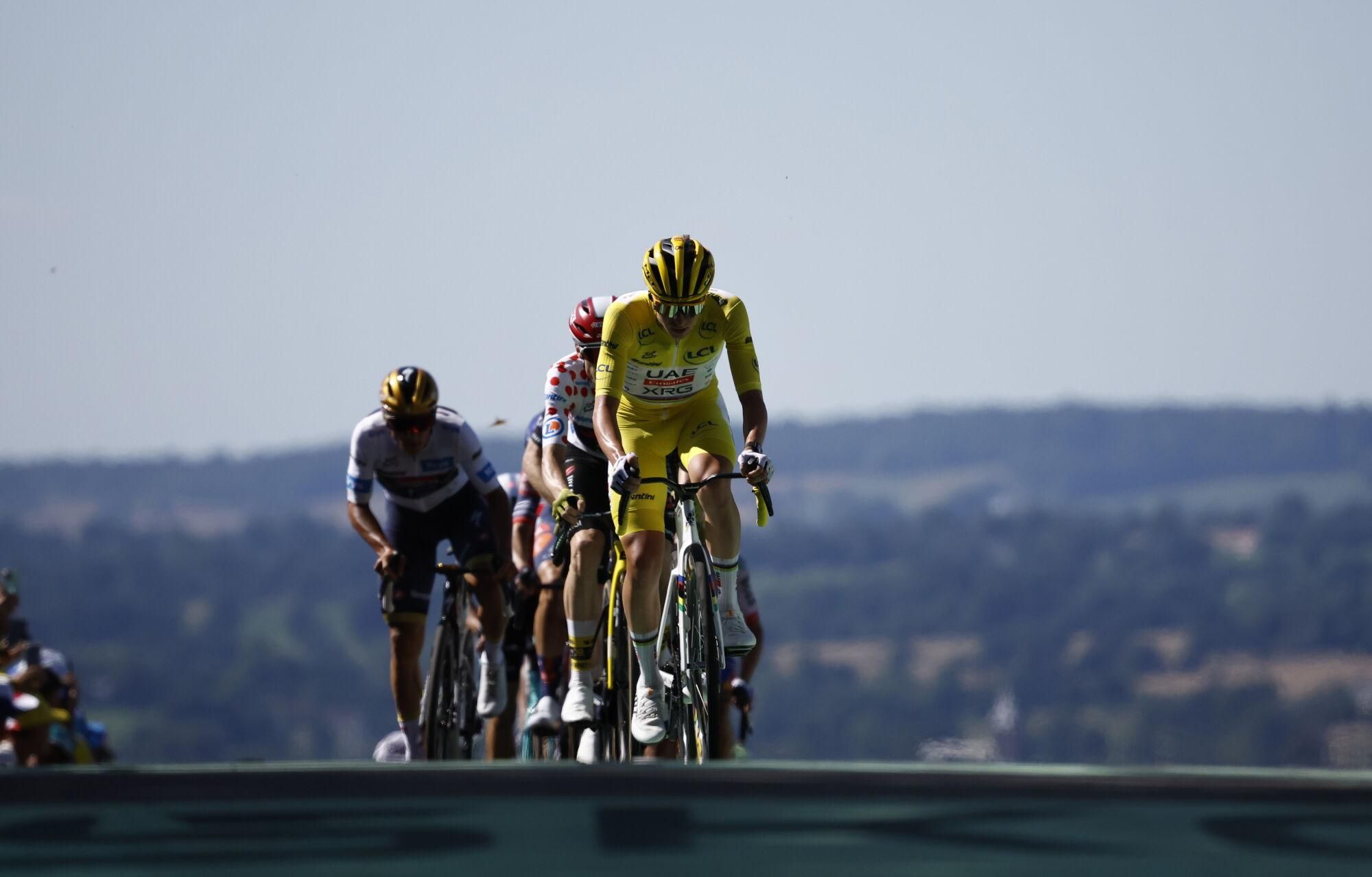 (France), 10/07/2025.- Slovenian rider Tadej Pogacar of UAE Team Emirates crosses the finish line during the 6th stage of the Tour de France cycling race over 201.5km from Bayeux to Vire Normandie, France, 10 July 2025. (Ciclismo, Francia) EFE/EPA/MARTIN DIVISEK