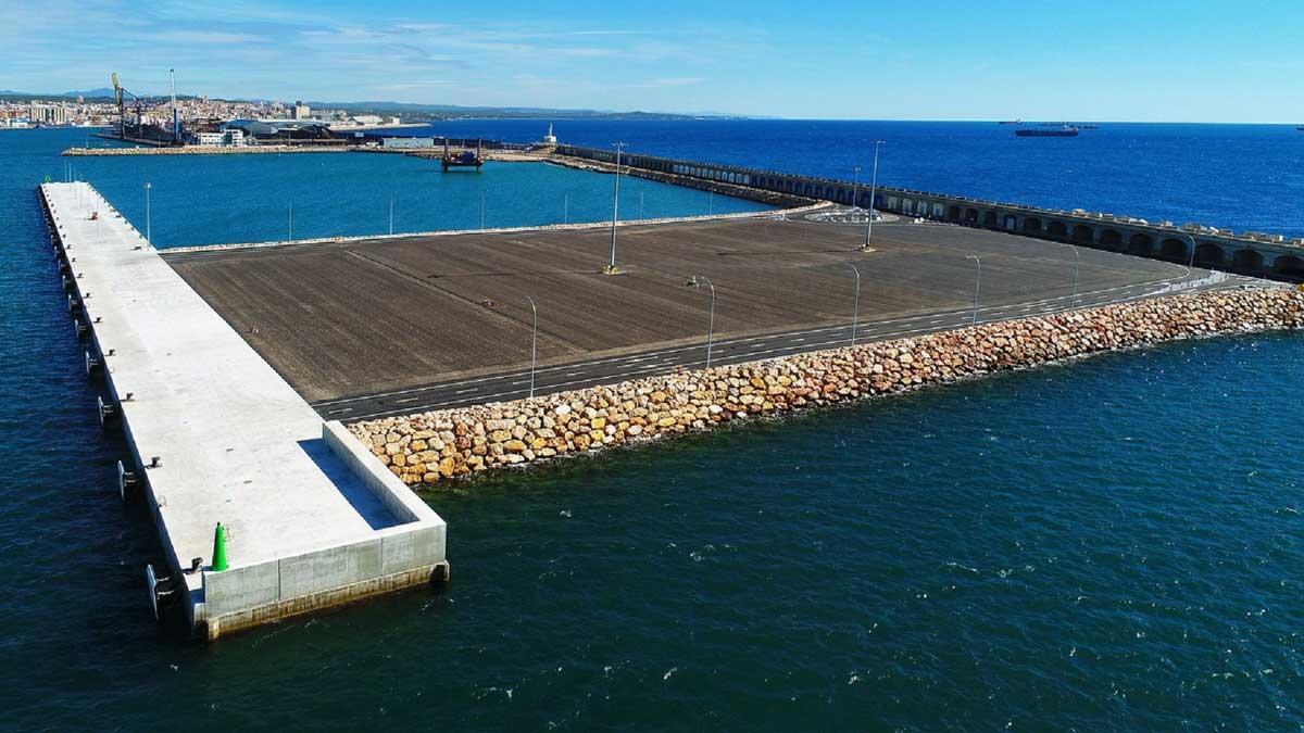 Construcción del nuevo muelle de Balears del Port de Tarragona.