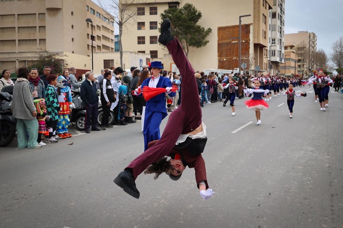 Búscate en las imágenes de la rúa de Carnaval de Ibiza