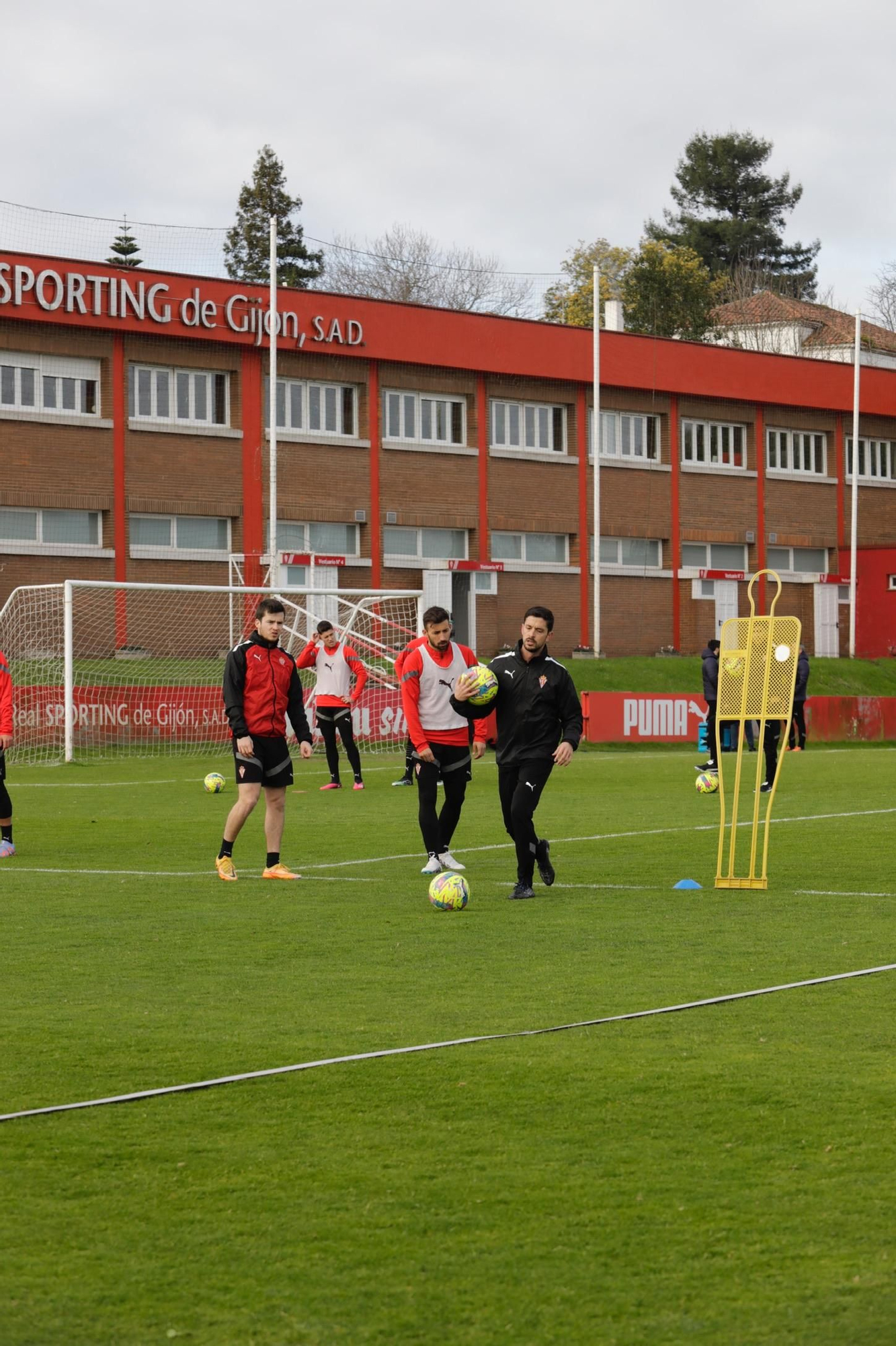 EN IMÁGENES: Primer entrenamientos del Sporting tras el cierre del mercado de fichajes de invierno