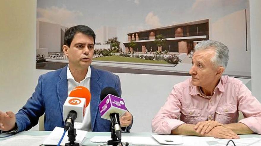 L&#039;alcalde d&#039;Igualada, Marc Castells, amb el president de l&#039;Associació de Comerciants Nou Centre, Arseni Méndez