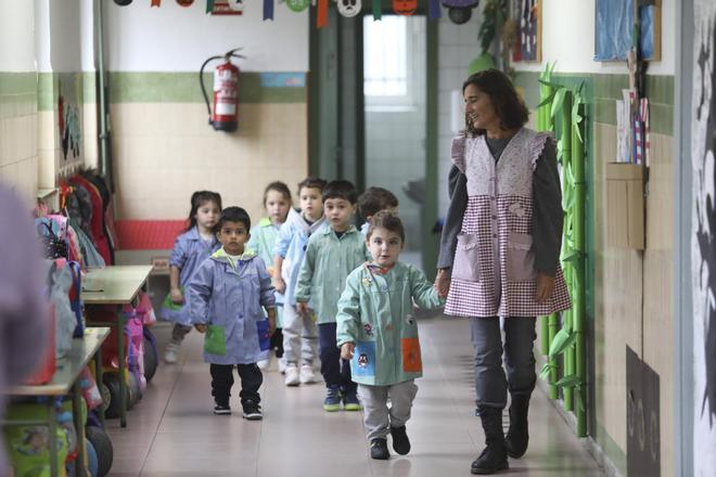 EN IMÁGENES: La serie "Los lunes, al cole" visita el centro de Olloniego