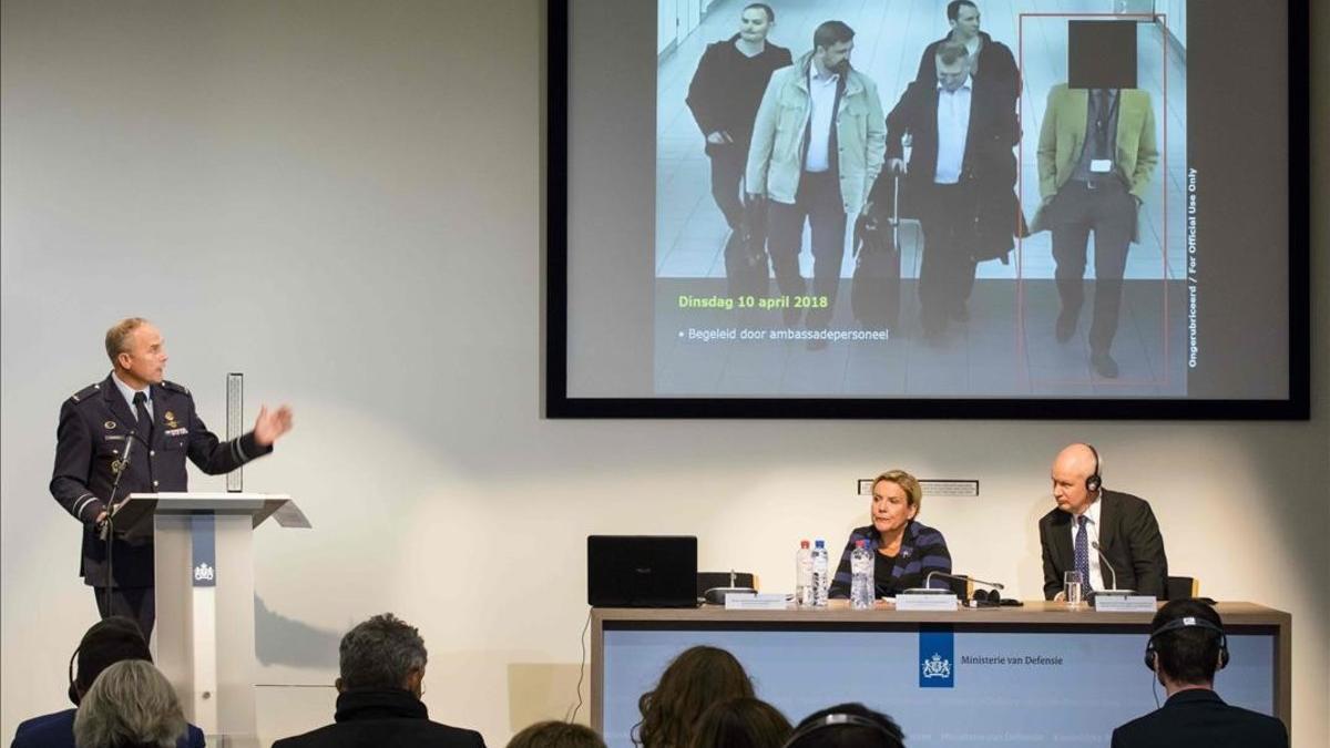 Las autoridades presentes en la conferencia de prensa sobre seguridad celebrada en Holanda.