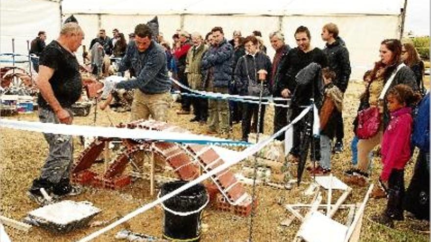 Una de les activitats tradicionals de la Fira Comarcal de Primavera de Campllong, el concurs de paletes.