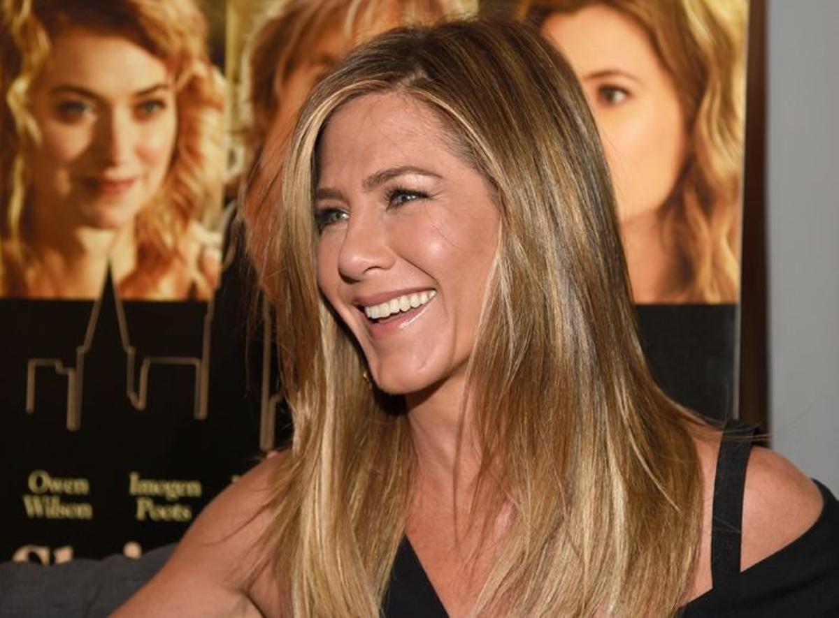 Jennifer Aniston lució su radiante melena suelta