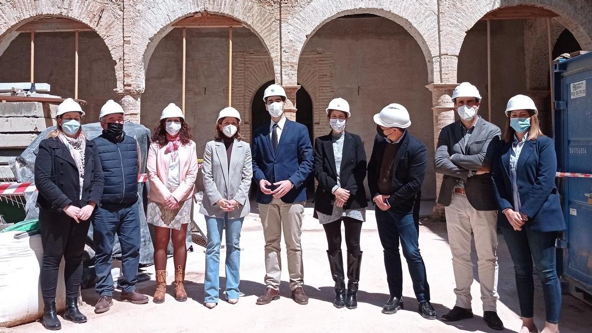 La delegada del Gobierno andaluz, Patricia Navarro, ha visitado las obras de restauración del antiguo Hospital de la Caridad.