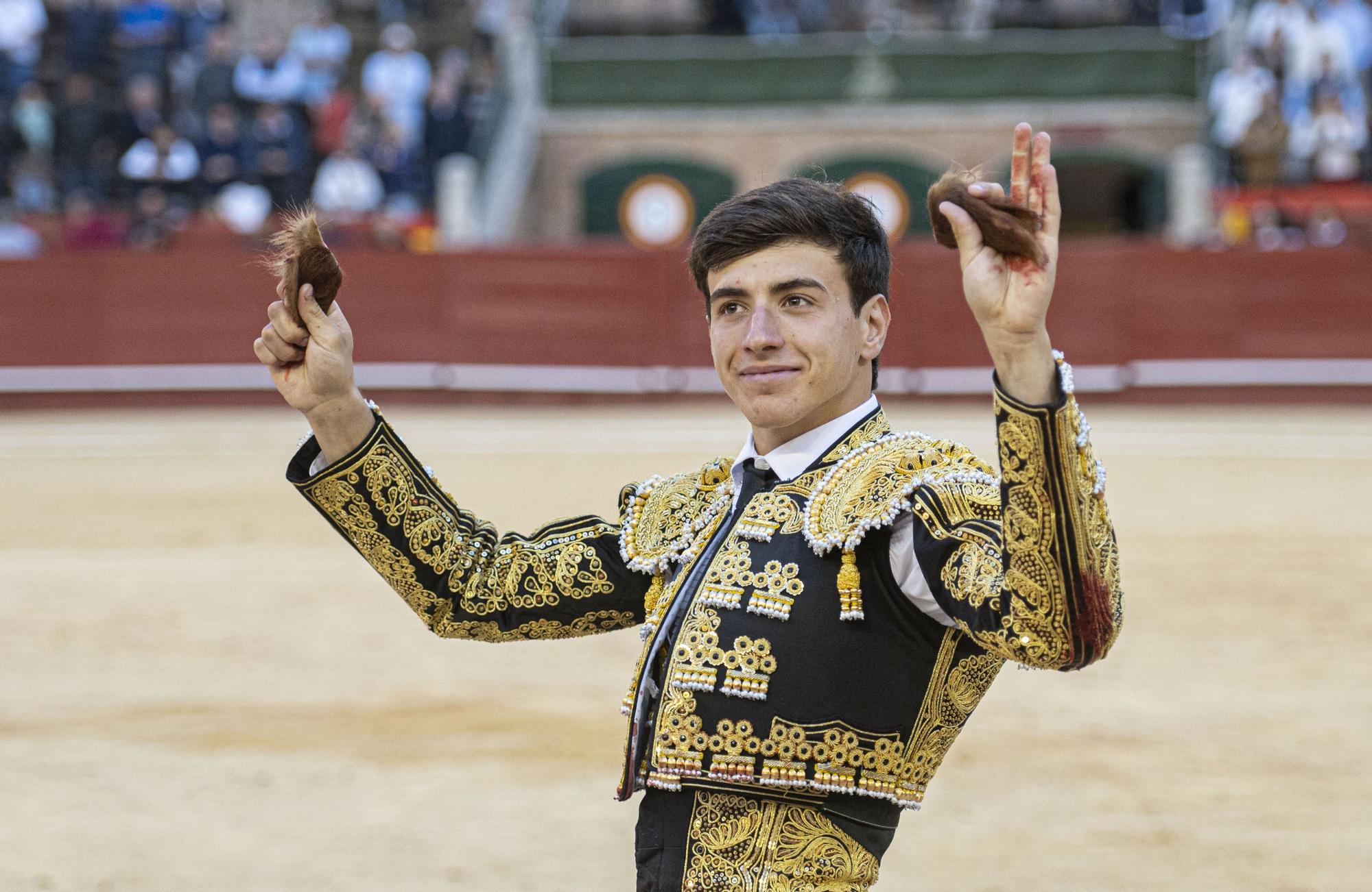 La puerta grande de Nek Romero en València, en imágenes