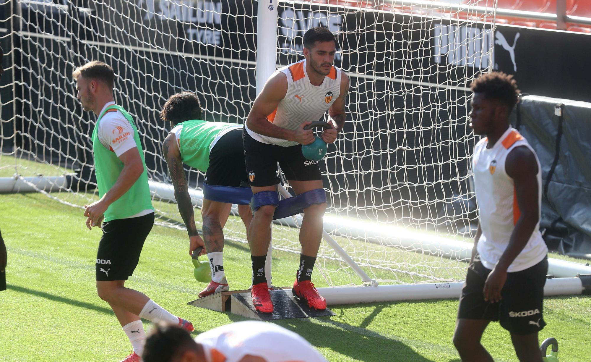 El Valencia CF prepara el partido frente al Real Madrid en Mestalla