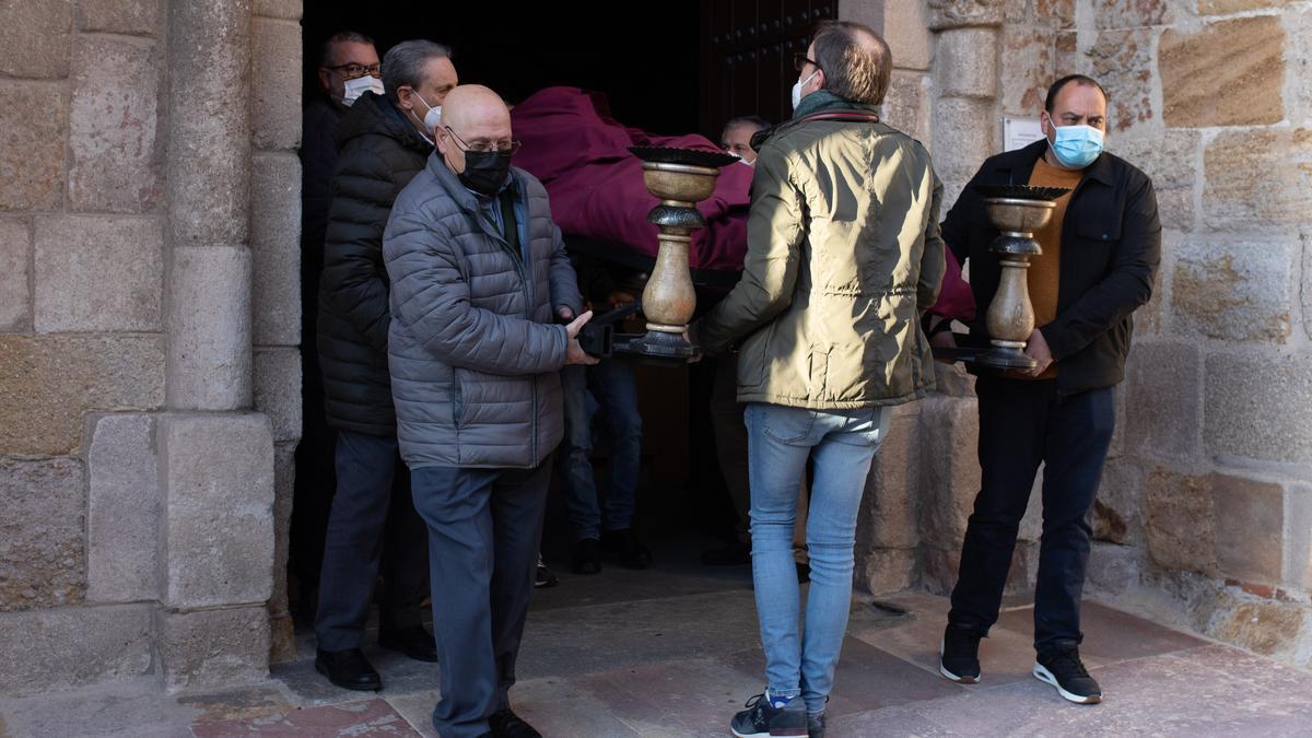 TRASLADO DEL CRISTO YACENTE Y ENSERES DE SANTA MARIA LA NUEVA A SAN ANDRES