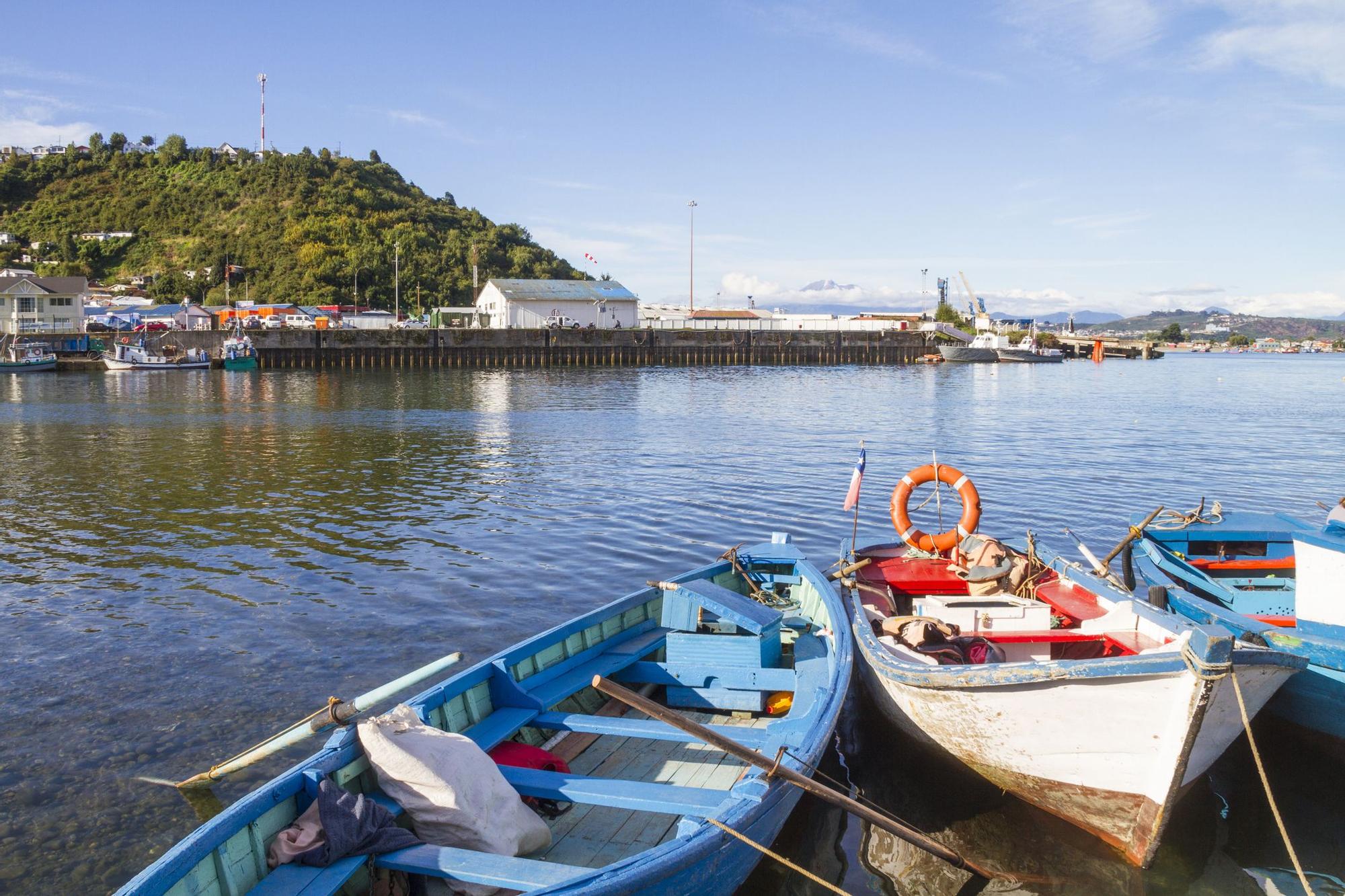 Barcos de madera en Puerto Montt.