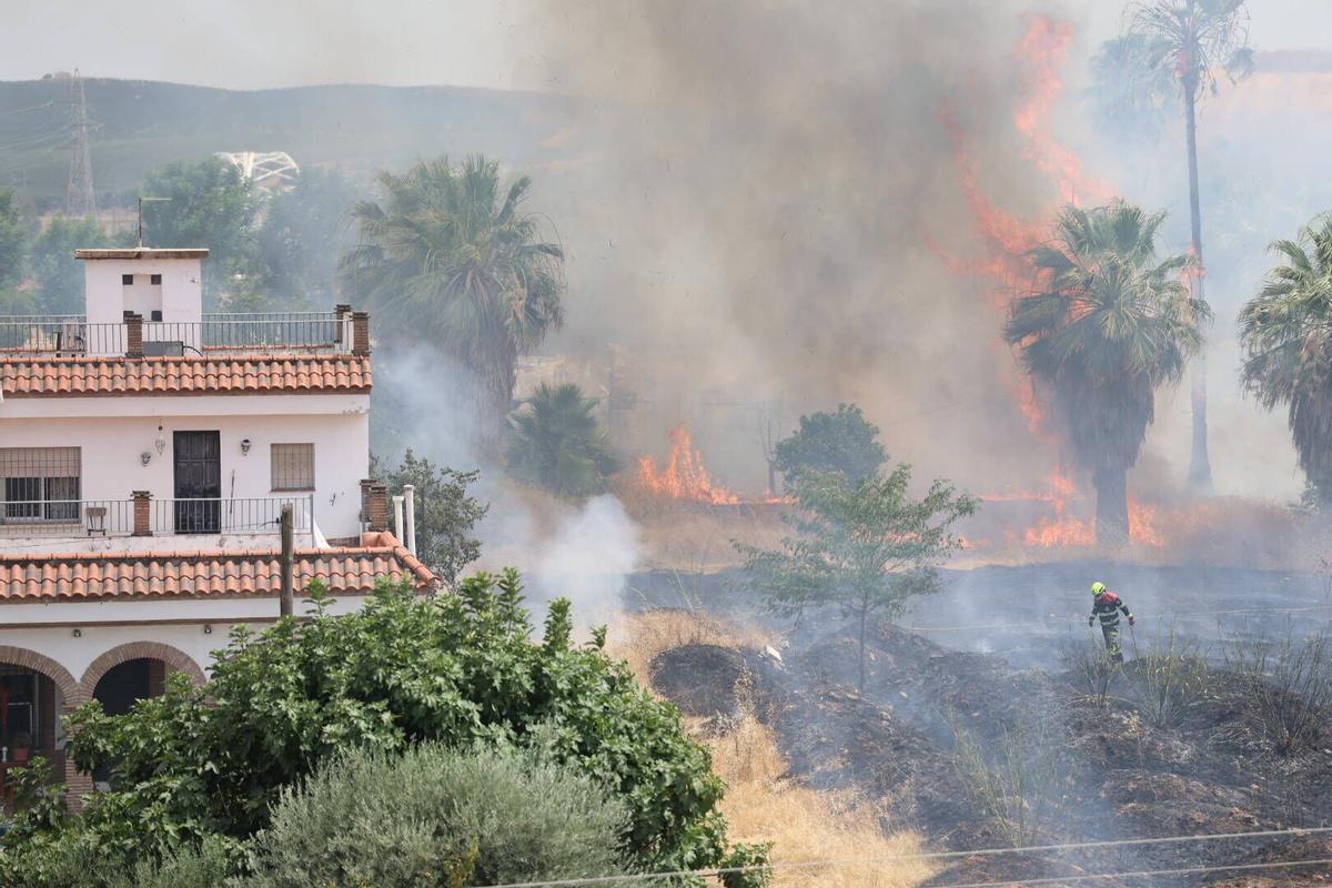 Gran incendio en la carretera del Aeropuerto