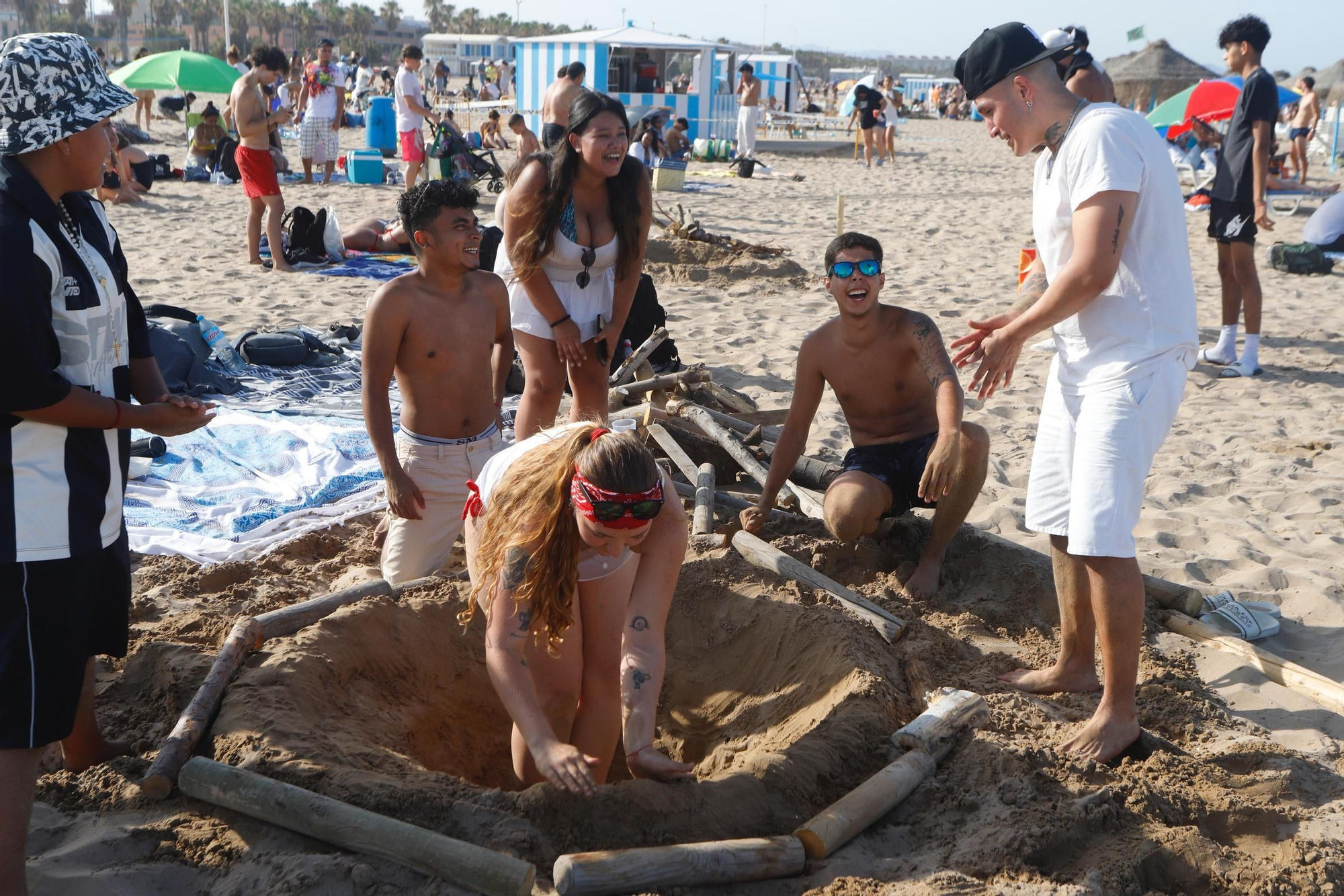 Todo listo para la noche de San Juan en las playas valencianas