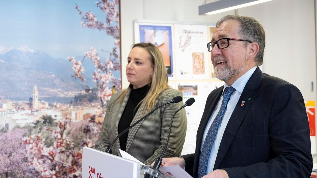 La alcaldesa, Rocío Ibáñez, y el presidente de la Diputación, José Martí.