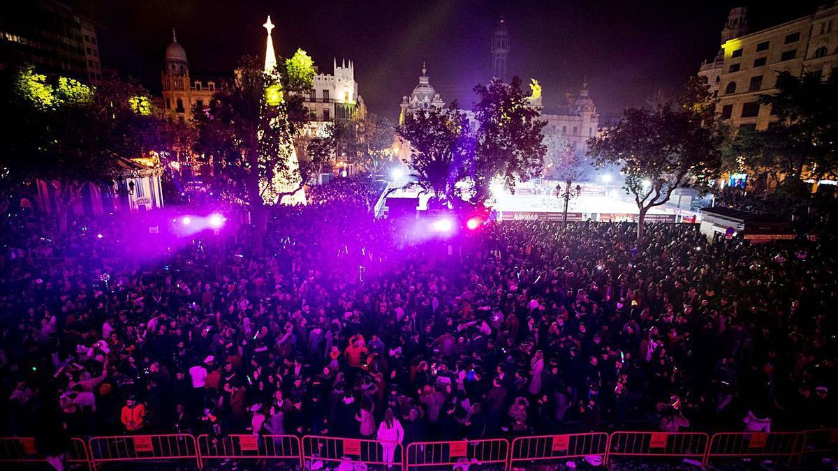 Aspecto de la plaza del Ayuntamiento en la Nochevieja del año pasado. | LEVANTE-EMV