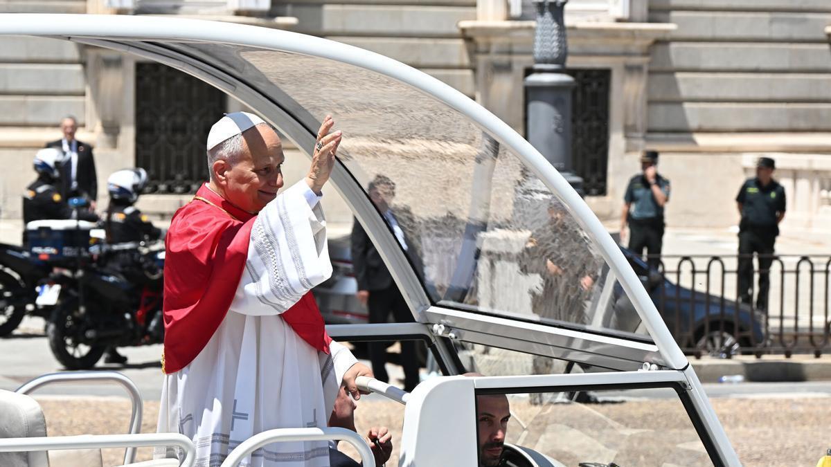 PAPAMÓVIL LEÓN XIV | Así ha sido el primer trayecto en papamóvil de León XIV por las calles de Madrid