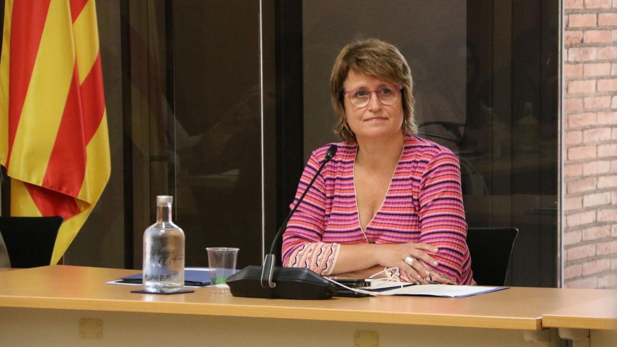La consellera dEducació, Anna Simó, i alguns representants dels principals sindicats educatius de Catalunya, aquest dimarts a la primera mesa sectorial dEducació del curs 2023-2024  Maria Aladern / ACN