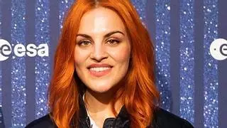 Una astronauta en el balcón del Ayuntamiento