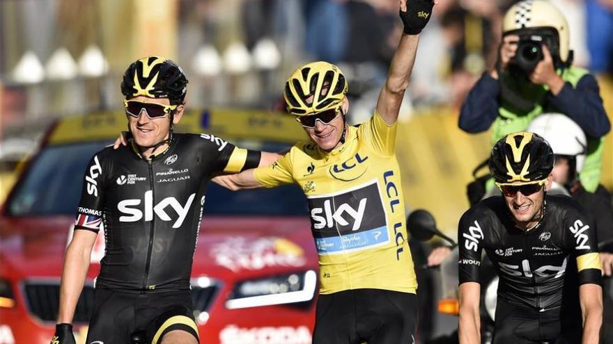 Froome toca por segunda vez el cielo de París