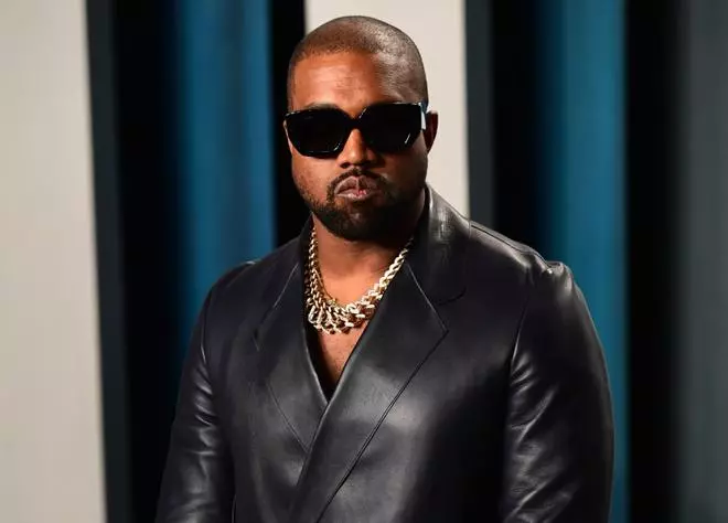 La 'última' de Kanye West: se pone unas dentaduras postizas...¡de 850.000 dólares!