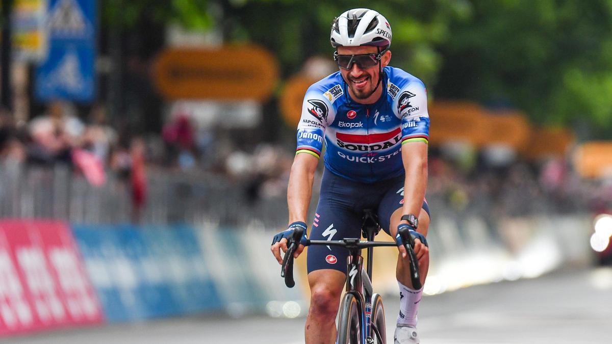 Alaphilippe exhibe su poderío en una escapada de 150 kilómetros para llevarse la etapa