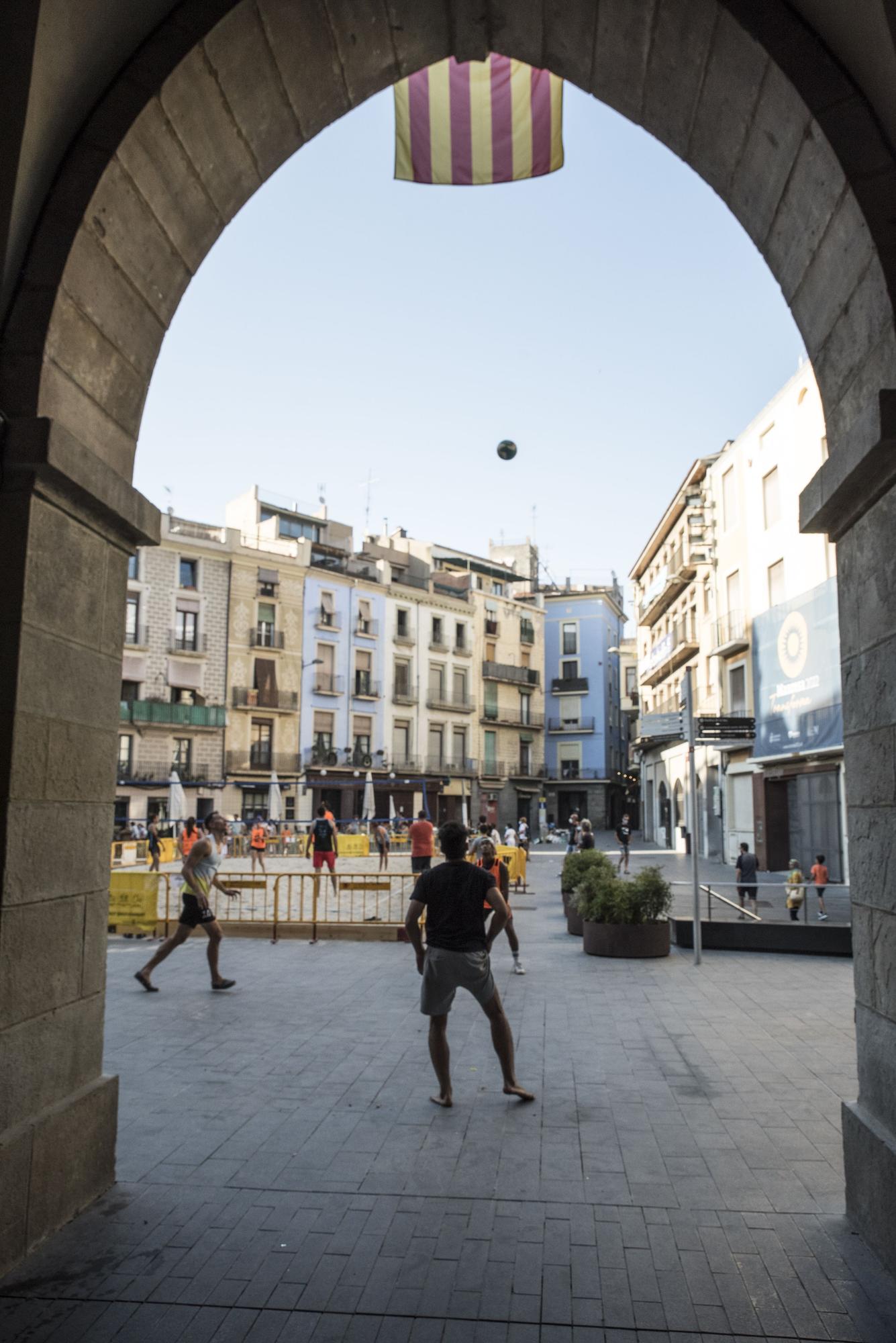 Torneig de Vòlei Manresa a la plaça Major